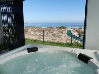 BLUE OYSTER Beach front beauty - 5