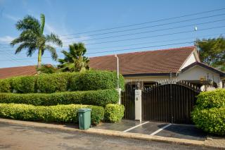 Beautiful Family Home at Emefs Lagoon View Estate Lashibi - 5