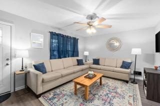 Dazzling in Downtown Clarksville- mins to downtown! - Clarksville - 1