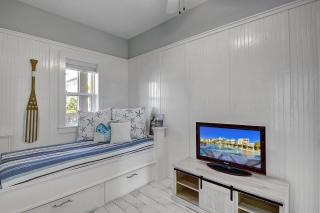 Coastal Hideaway 230 BE - Port Aransas - 1