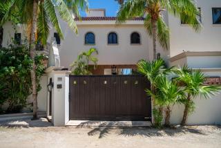 6BR Exclusive Beachfront Villa w/ Pool in Tulum - Balcheil - 0