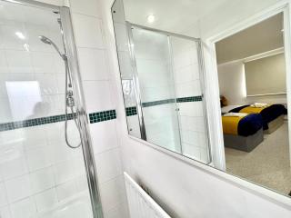 2 Bed, 2 Bath, Ground Floor Whole Apartment with Parking, Near Central London & Stratford, Close to Station, Zone 2 - London - 3