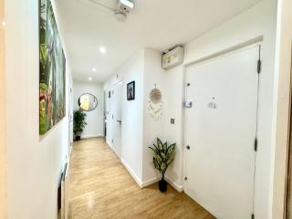 2 Bed, 2 Bath, Ground Floor Whole Apartment with Parking, Near Central London & Stratford, Close to Station, Zone 2 - London - 2