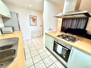 2 Bed, 2 Bath, Ground Floor Whole Apartment with Parking, Near Central London & Stratford, Close to Station, Zone 2 - London - 8