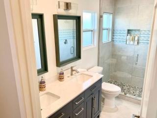 Family Getaway Close to Beach and Legoland - Oceanside - 3