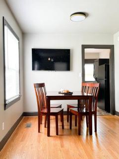 King Bed with Bunkbed Room - Gallatin Stays - 4