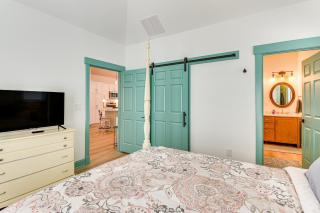 1 Mi to Dtwn Manteo Dog-Friendly Home with Deck - 1