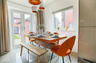 Luxury Detached House with Pool Table, Free Parking, Fast WiFi, Smart TVs and Garden by Yoko Property - 2