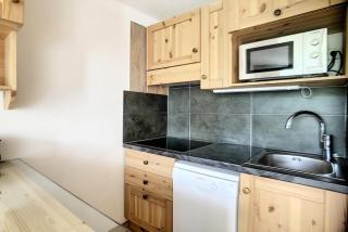 Résidence Caron - Appartement rénové, spacieux et moderne · Départ et retour skis aux pieds · Balcon MAE-0884 - Les Menuires - 3