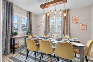 The Hideaway on Hazel- Luxury Smart Home w Hot Tub - Ames - 7