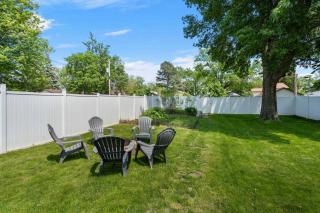 The Hideaway on Hazel- Luxury Smart Home w Hot Tub - Ames - 6