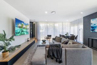 Luxurious brand new 3 bedroom house near the ocean - Mooloolaba - 4