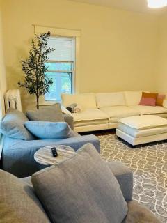 4 Bedroom DC's Best Location with Parking, Walk to Clarendon Metro, Shopping and Nightlife! - Arlington - 4
