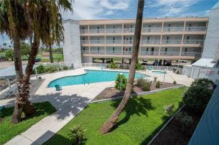 Corpus Christi North Beach Waterfront Cozy Condo, 2 pools and awesome Views! - Corpus Christi - 0