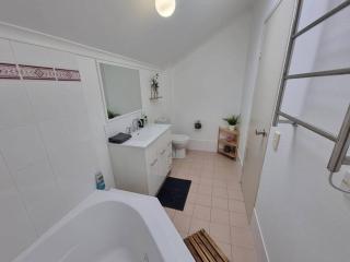 Cascades 15 - Amazing Lake Views l Spa Bath l Split Level Apt l Central Location l Wi-Fi - Jindabyne - 1