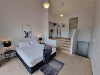 Cascades 15 - Amazing Lake Views l Spa Bath l Split Level Apt l Central Location l Wi-Fi - Jindabyne - 5