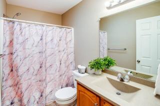 Comfy Suburb Home with King Beds by Arpt Dwnt UofR - 5