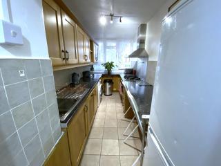 Laret Guest House - 3