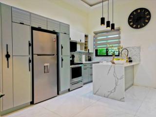 Villa Topenga Ocean View Luxury 2 Bedroom - Content - 2