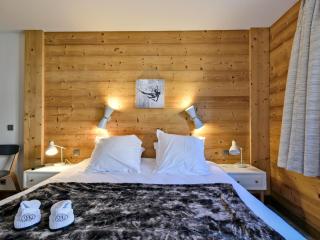 Luxueux Appartement 2 Chambres au Cœur de Courchevel 1850, Balcon, Parking et Services Inclus - FR-1-613A-7 - 8