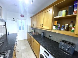 Laret Guest House - 1