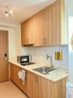 1BR Balcony Luxury Condo Shore 2 Near MOA & NAIA - Manila - 3