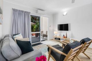 Leafy Solace - A Contemporary Cairns City Hideaway - Cairns - 4