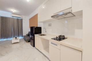 Warm and Comfort Stay 2BR at Sky House BSD Apartment By Travelio - 4