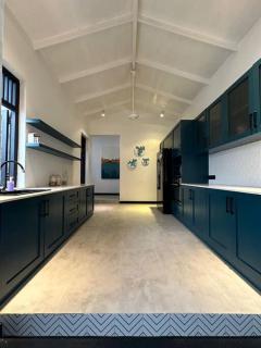 Spacious 3-Bedroom House in Colombo - 9