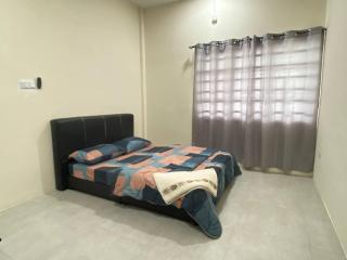 ZALFIA Homestay - 8