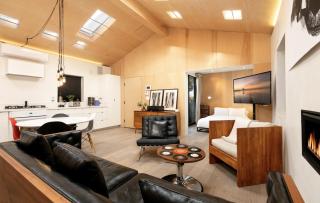 Venice Beach Bungalow by ArtSpace Locations - 0