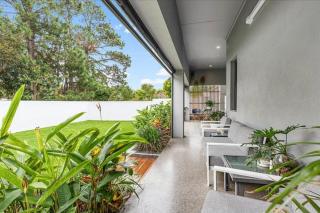 Currimundi luxe house - walk to lake, beach & cafes - Kawana Waters - 6