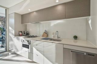 Stylish & Modern Beach Pad - Balcony AC BBQ Lift - Sydney - 3