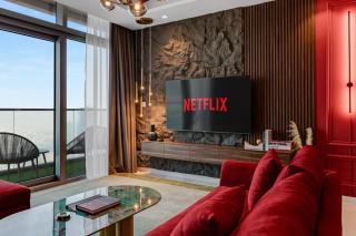 5 Star Apartment with Burj View Infinity Pool and Gym Spa - Dubai - 9