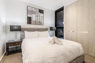 Luxe, Stylish & As-New Apt w Pool, Gym & Car Park - 1