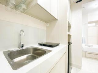 Minimalist and Homey Studio Room at Amartha View Apartment By Travelio - Semarang - 5