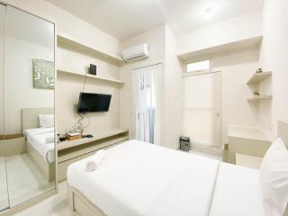 Minimalist and Homey Studio Room at Amartha View Apartment By Travelio - Semarang - 6