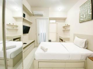 Minimalist and Homey Studio Room at Amartha View Apartment By Travelio - Semarang - 7