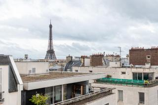 Champs Elysées I Vue sur Tour Eiffel & Spacieux - 9