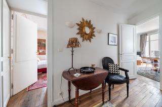 Champs Elysées I Vue sur Tour Eiffel & Spacieux - 2