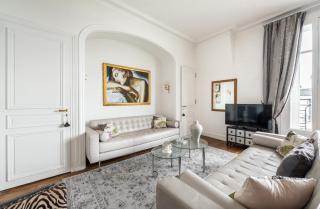 Champs Elysées I Vue sur Tour Eiffel & Spacieux - 6