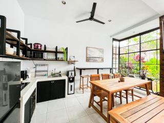 Island Boy Guesthouse E Prime Location In Canggu - Canggu - 1