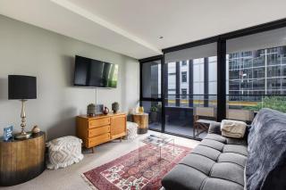 Bourke St Beckons - A Cosy Inner-city Locale - Melbourne - 0