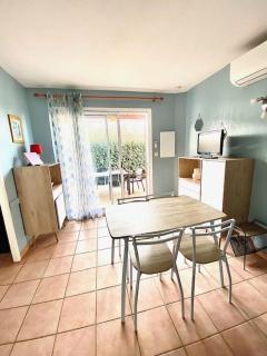 T2 cabine avec piscine collective, parking, climatisation, pour 4 personnes - Saintes-Maries-de-la-Mer - 7