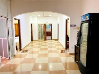 JRS Hotel - Chiviyateru West - 2