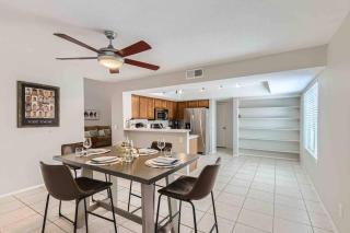Modern Spacious 3 BR Home Pool and Game - Phoenix - 3