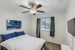 Modern Spacious 3 BR Home Pool and Game - Phoenix - 1