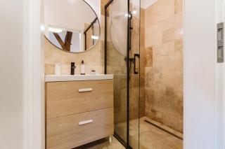 Townhouse Boutique - 6