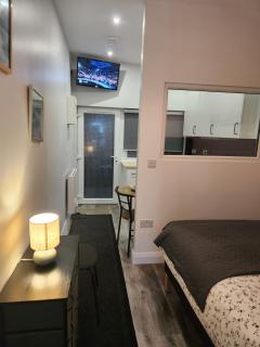 Dublin Deluxe Twin or king bed Studio Near Airport & City - 4