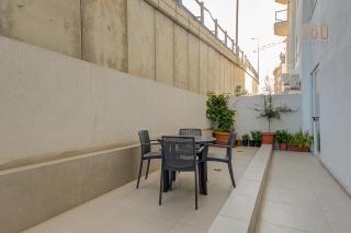 Lovely 2BR home with Backyard & Sofabed in Gzira by 360 Estates - Il-Gżira - 4